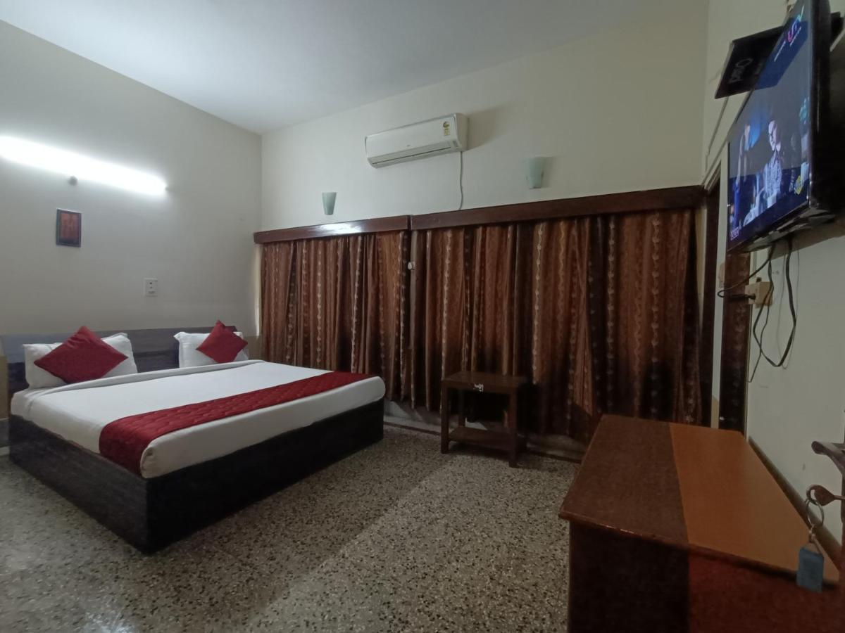 Riverview Guest House Ґувахаті Екстер'єр фото