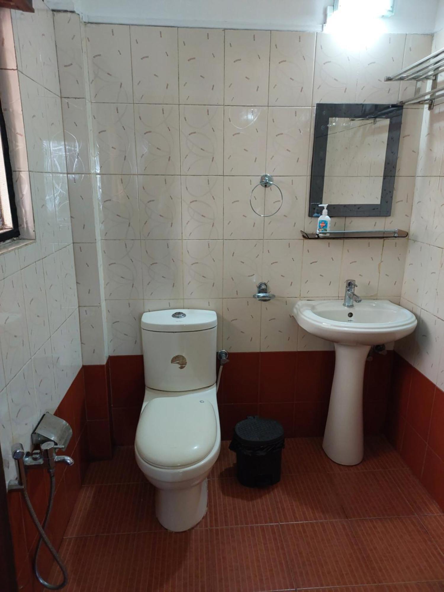 Riverview Guest House Ґувахаті Екстер'єр фото