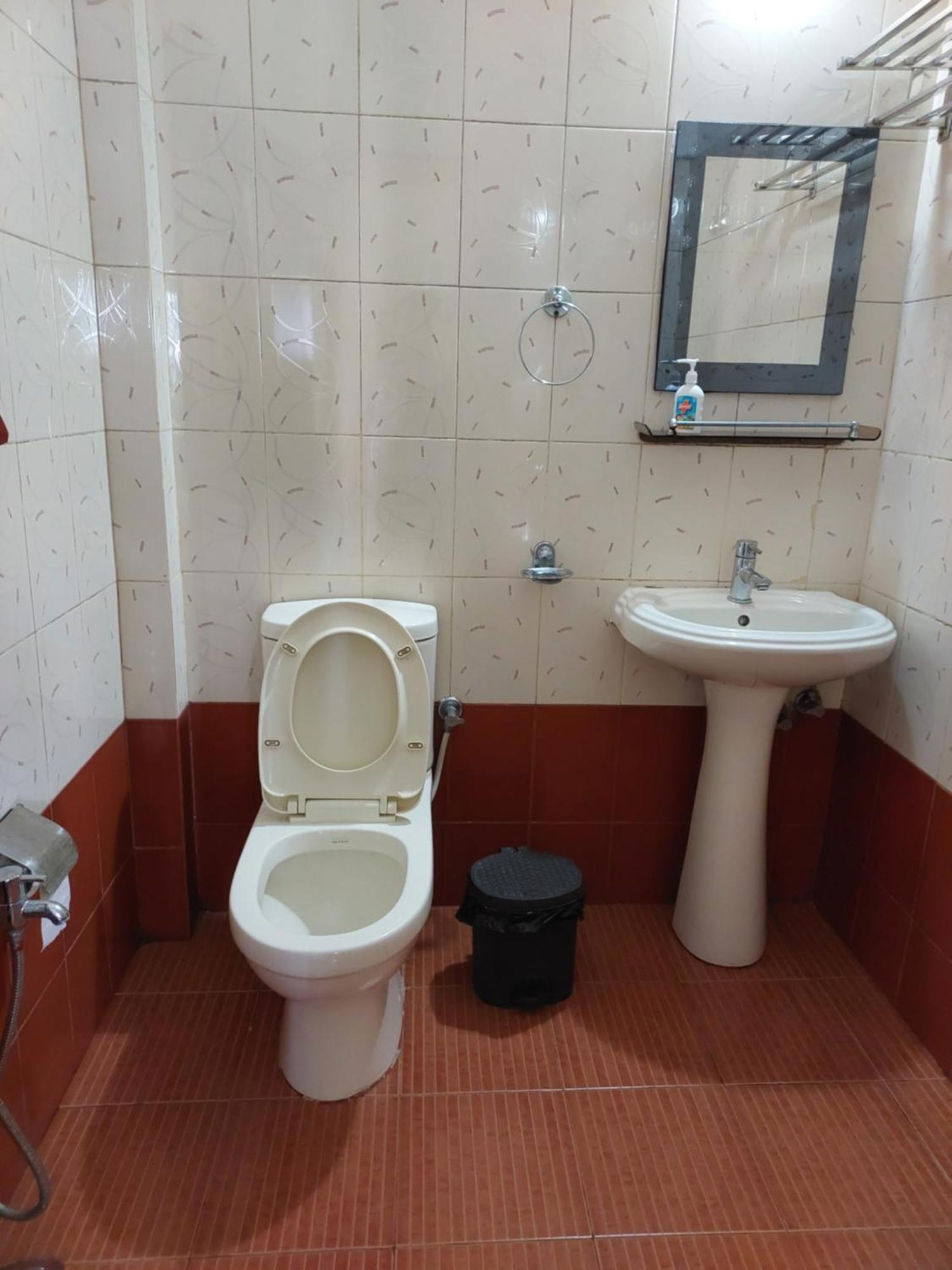 Riverview Guest House Ґувахаті Екстер'єр фото