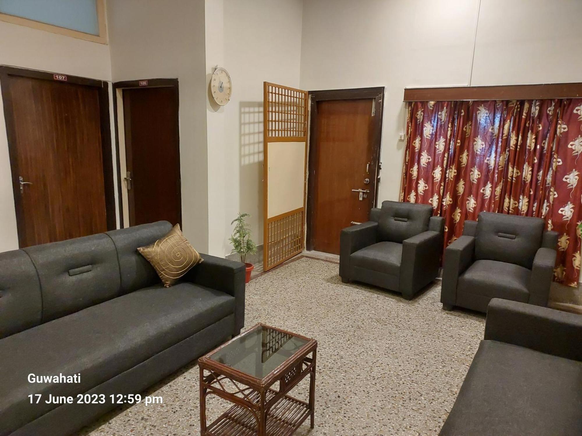 Riverview Guest House Ґувахаті Екстер'єр фото