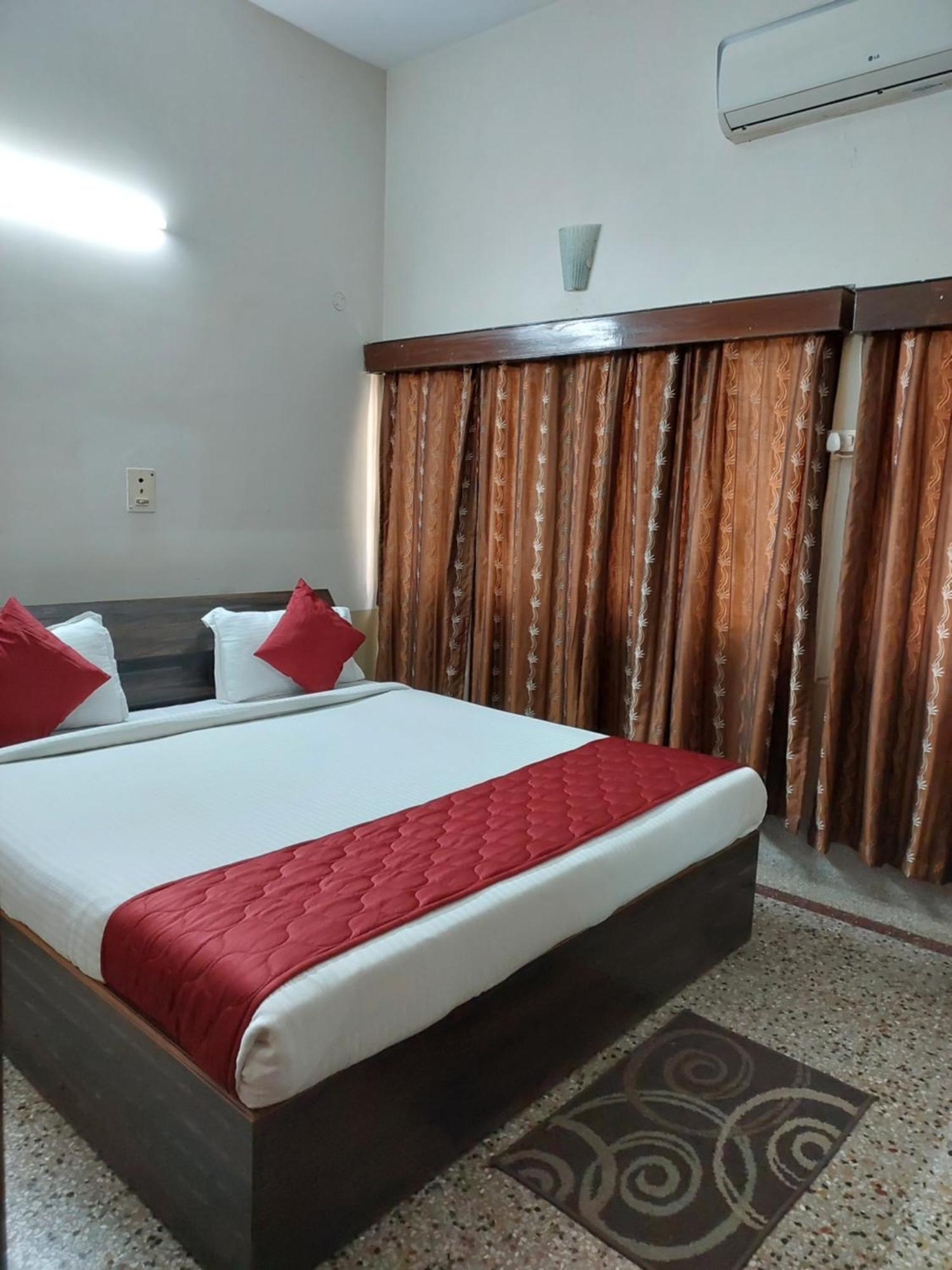 Riverview Guest House Ґувахаті Екстер'єр фото