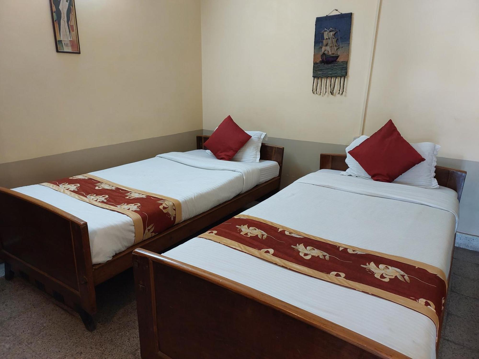 Riverview Guest House Ґувахаті Екстер'єр фото