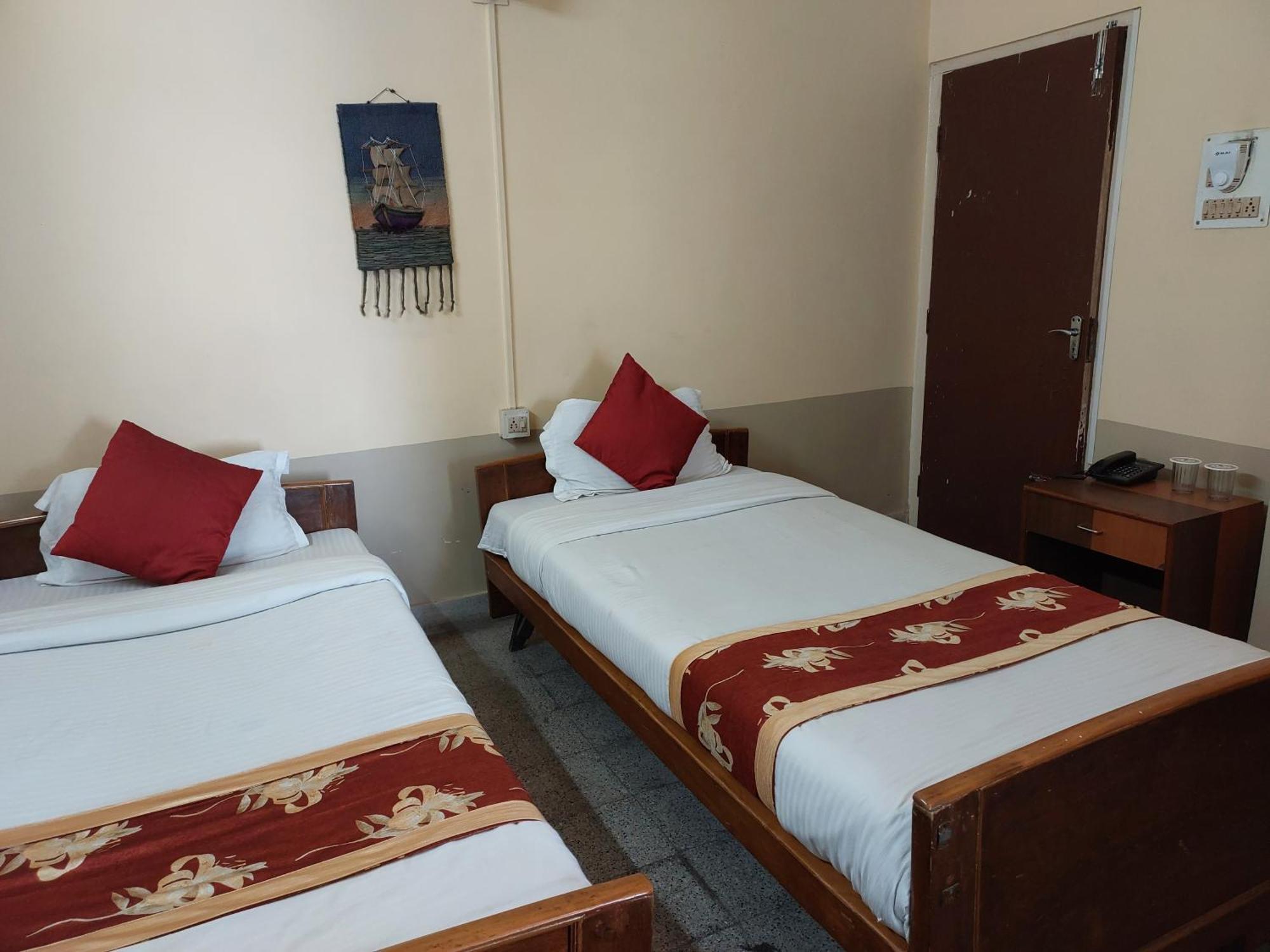 Riverview Guest House Ґувахаті Екстер'єр фото